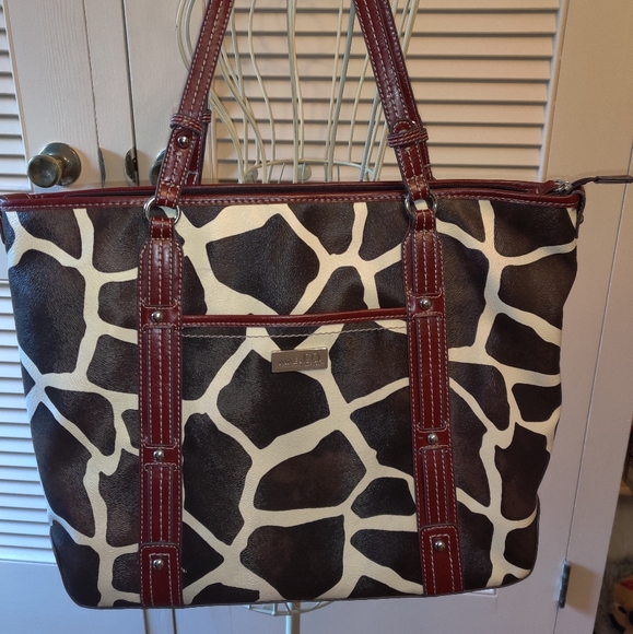 Nine & Co. Handbags - Giraffe 🦒 print Nine & Co. Tote